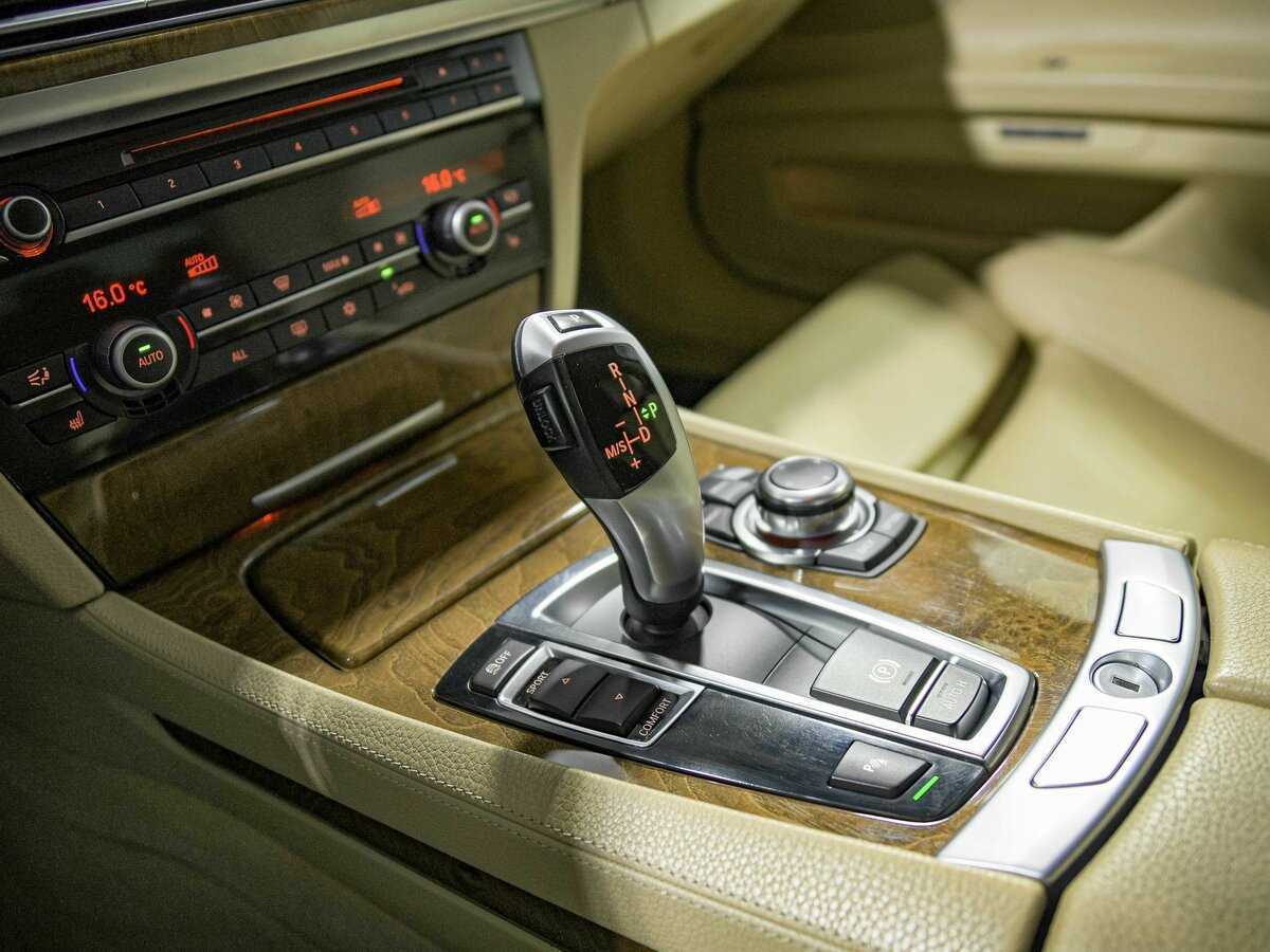 BMW 7 серии с пробегом — 2011 год. Фото: #10