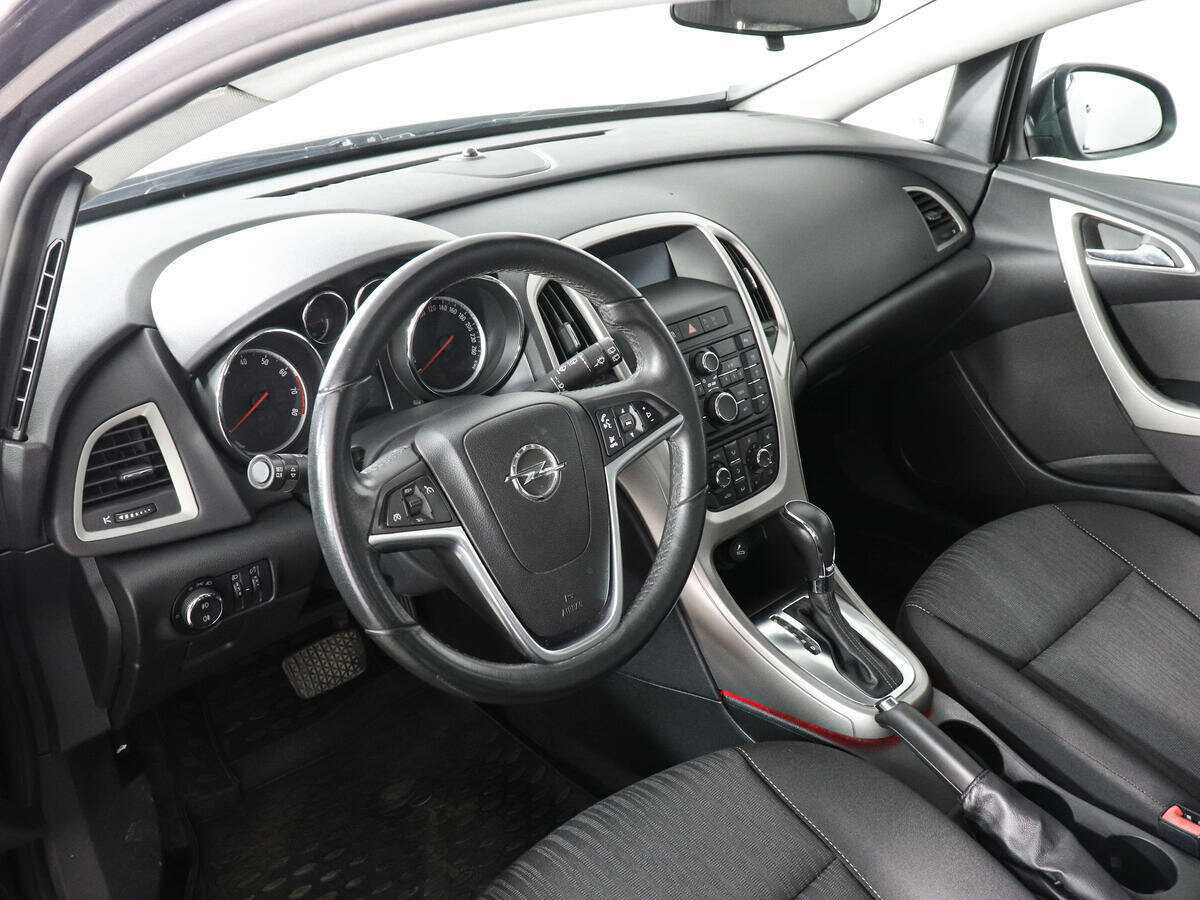 Opel Astra с пробегом — 2011 год. Фото: #8