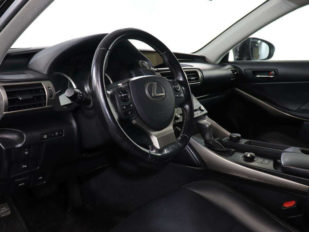 Lexus IS с пробегом — 2015 год. Фото: #9