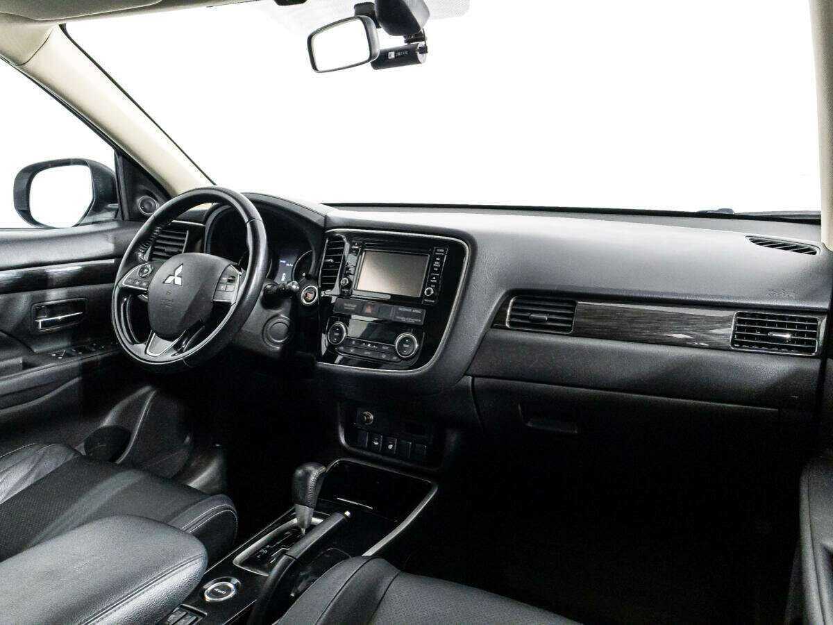 Mitsubishi Outlander с пробегом — 2017 год. Фото: #8