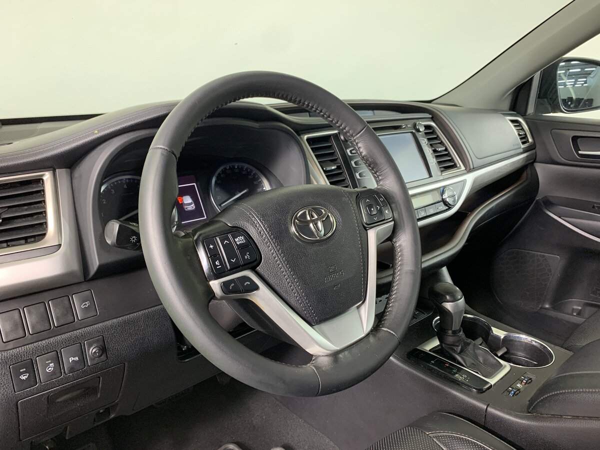 Toyota Highlander с пробегом — 2019 год. Фото: #10