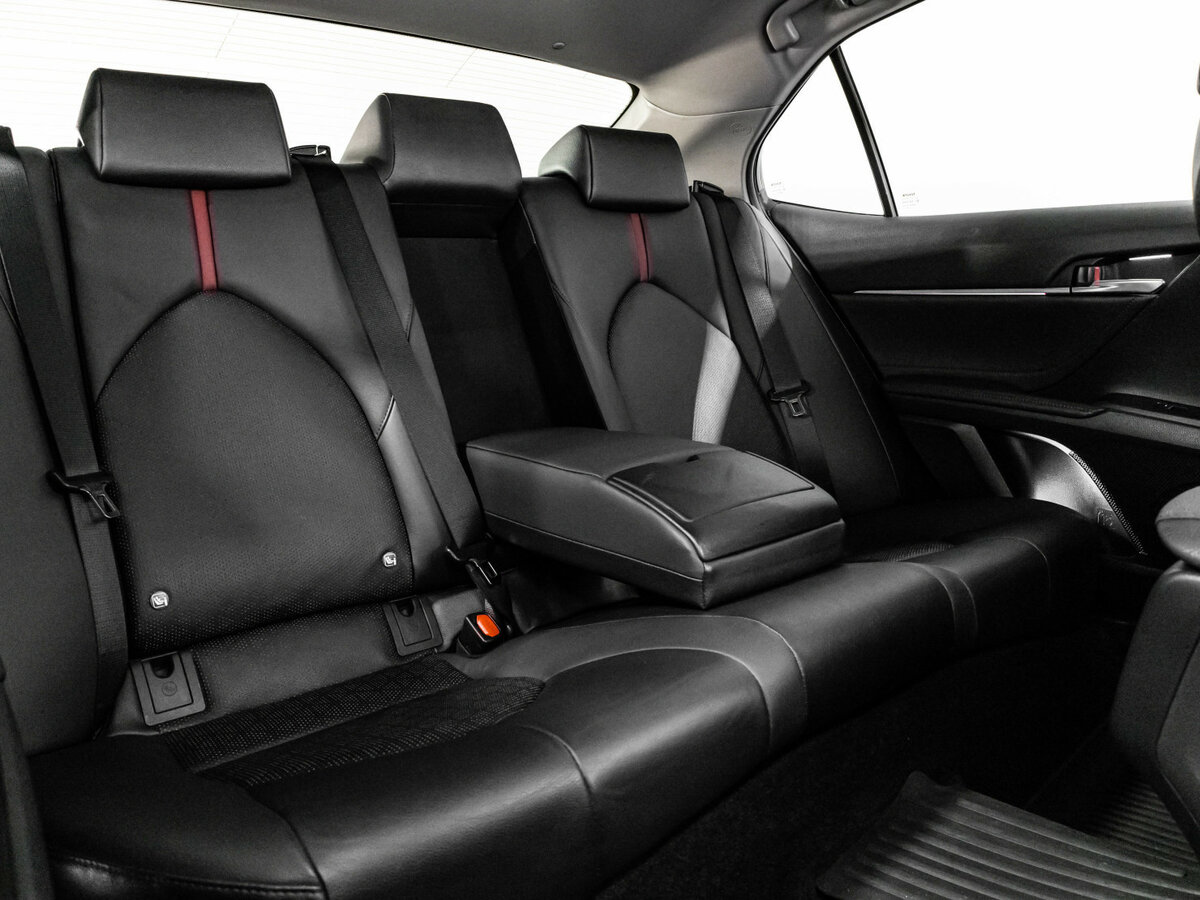 Toyota Camry с пробегом — 2021 год. Фото: #24