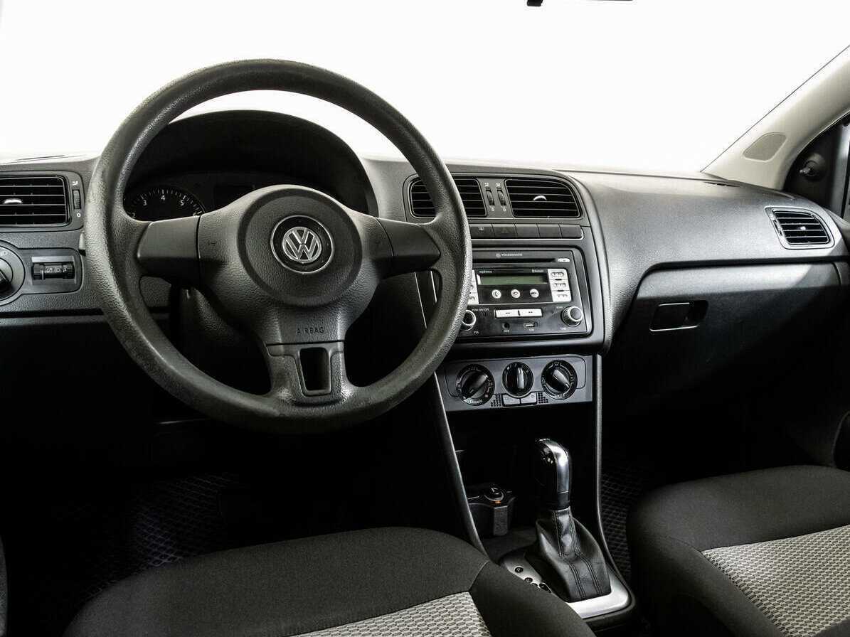 Volkswagen Polo с пробегом — 2010 год. Фото: #10