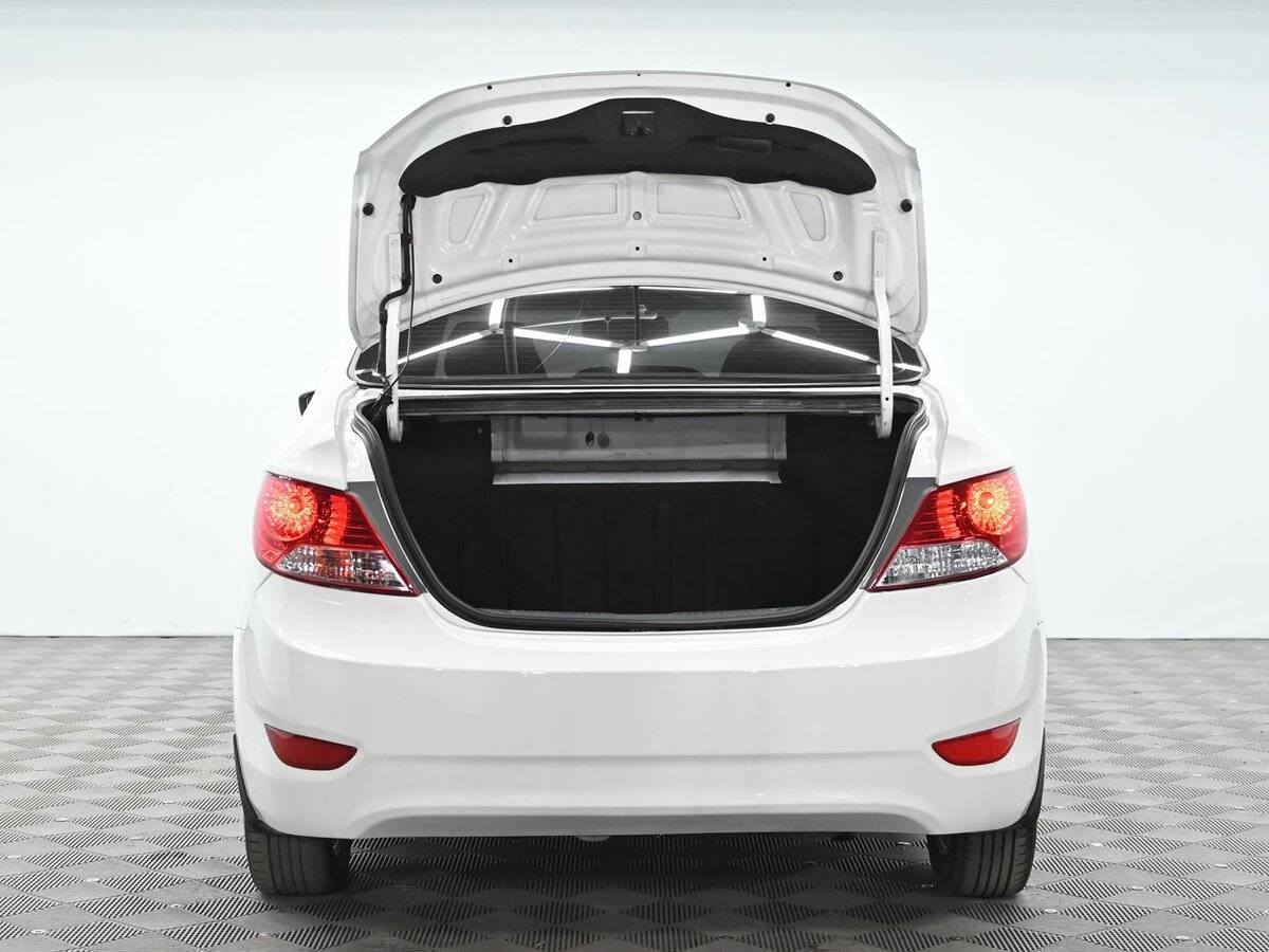 Hyundai Solaris с пробегом — 2011 год. Фото: #4