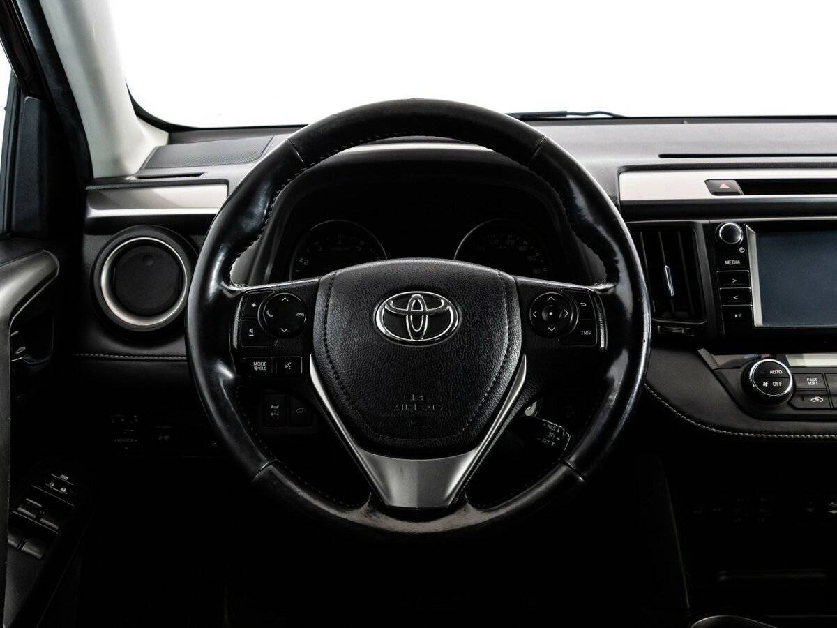 Toyota RAV4 с пробегом — 2017 год. Фото: #9