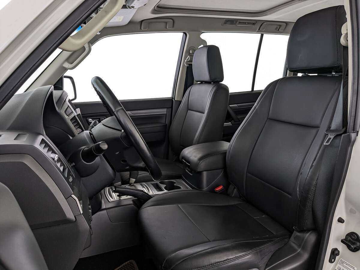 Mitsubishi Pajero с пробегом — 2021 год. Фото: #15