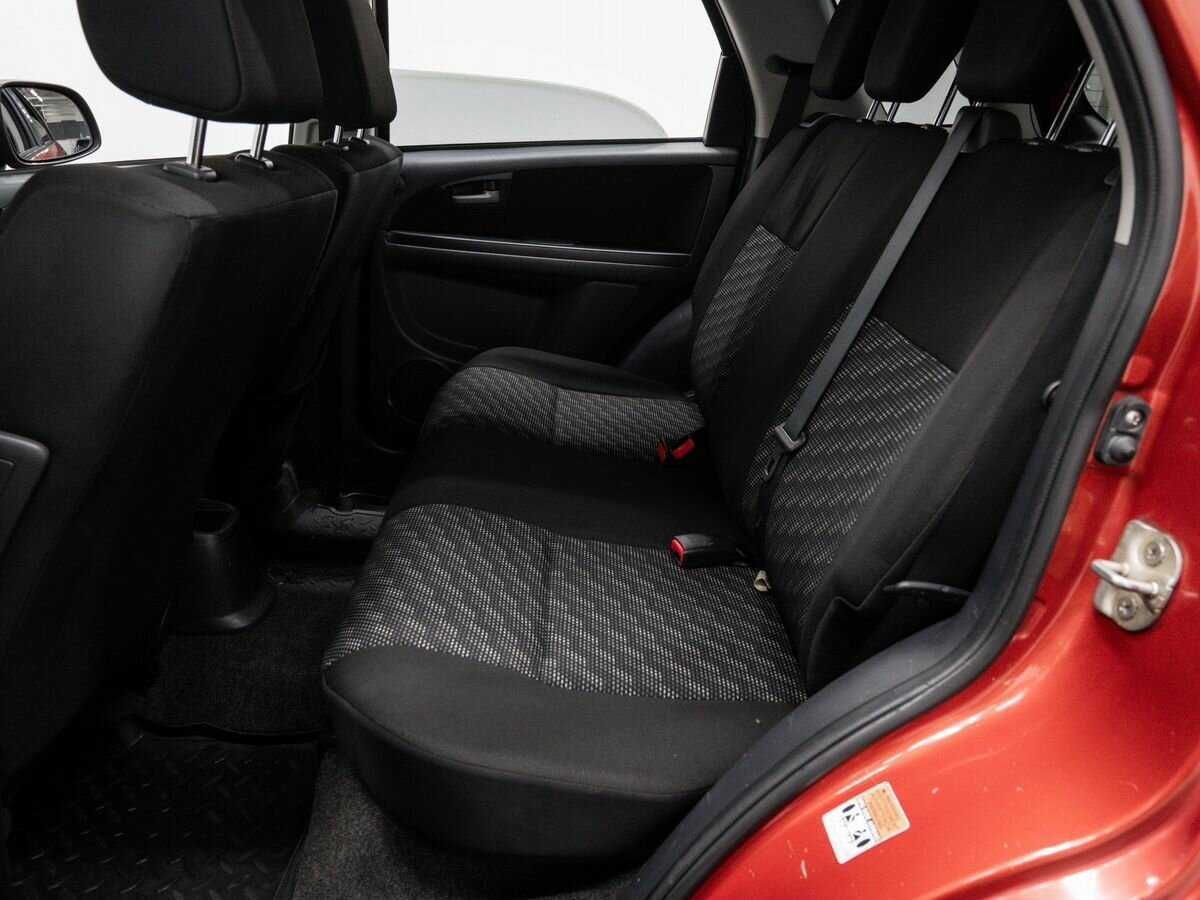 Suzuki SX4 с пробегом — 2007 год. Фото: #12
