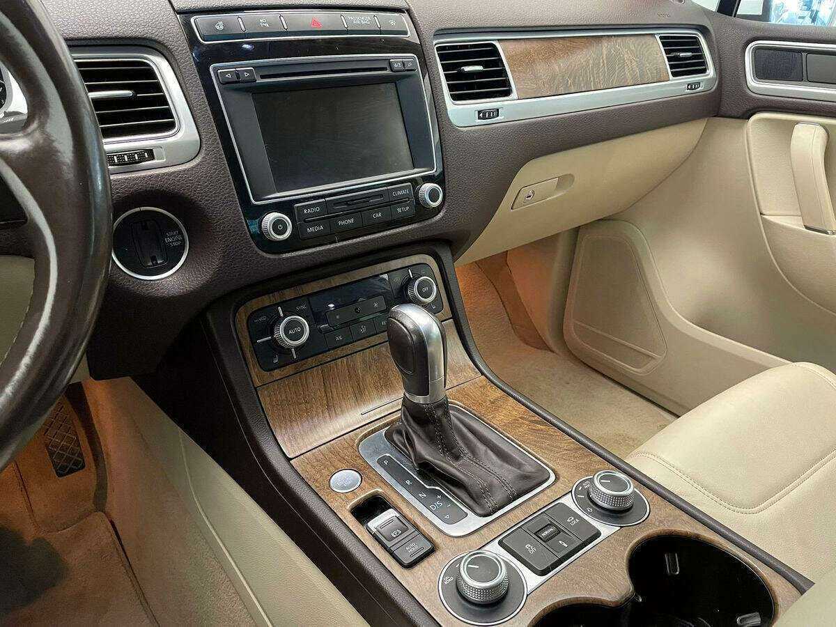 Volkswagen Touareg с пробегом — 2015 год. Фото: #19