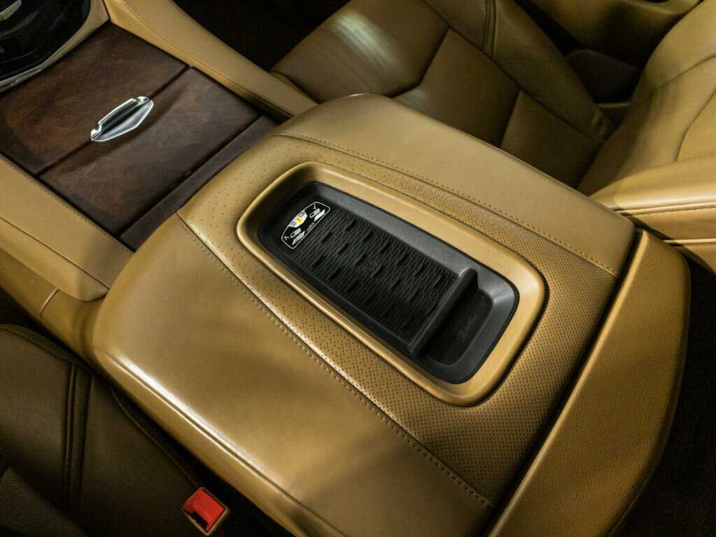 Cadillac Escalade с пробегом — 2015 год. Фото: #22