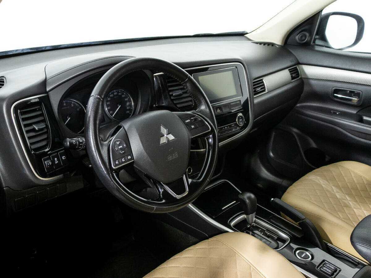 Mitsubishi Outlander с пробегом — 2018 год. Фото: #10