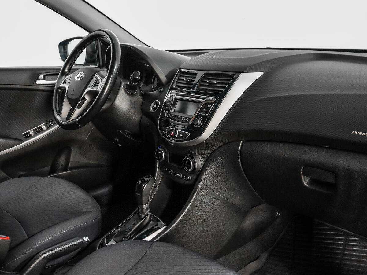 Hyundai Solaris с пробегом — 2015 год. Фото: #11