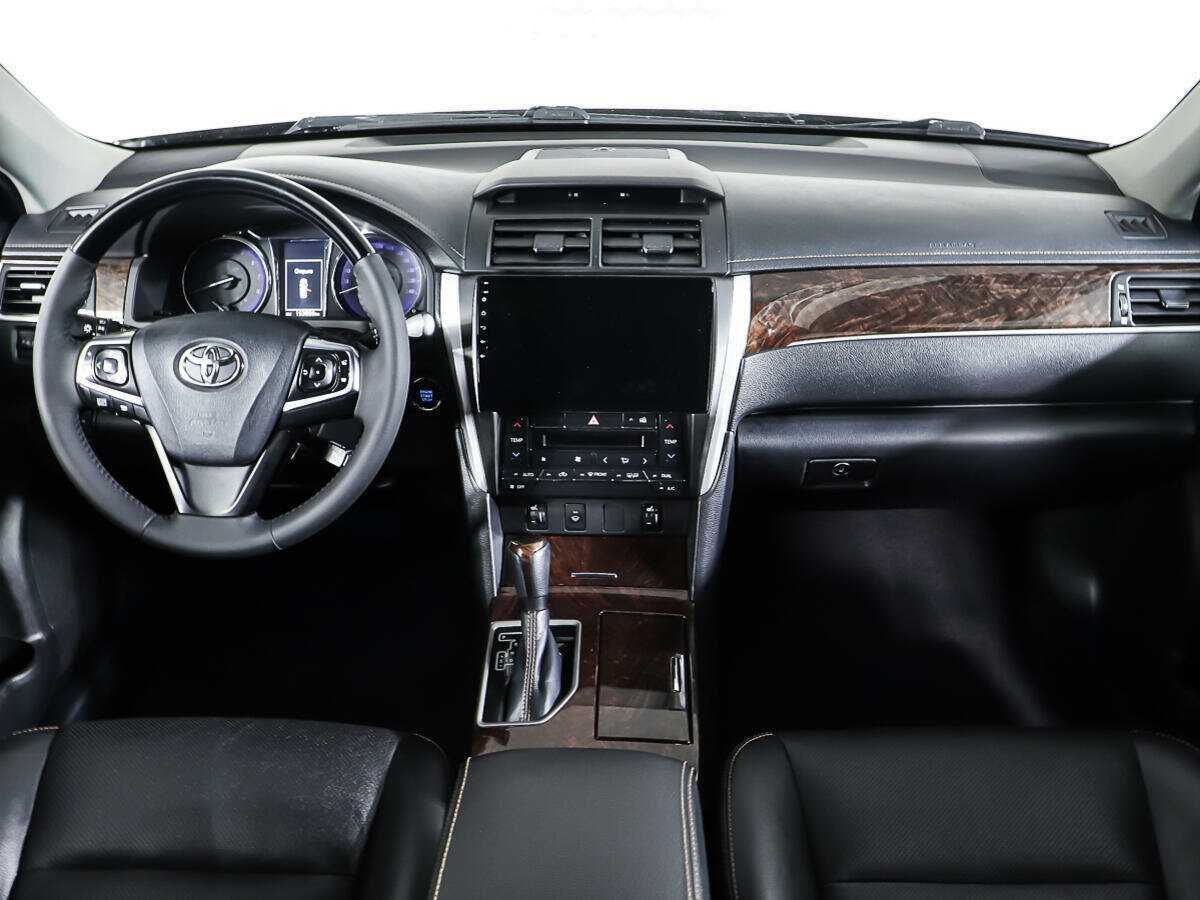 Toyota Camry с пробегом — 2017 год. Фото: #12