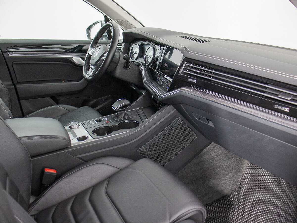 Volkswagen Touareg с пробегом — 2018 год. Фото: #6
