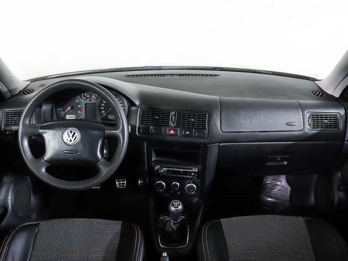 Volkswagen Golf с пробегом — 1999 год. Фото: #10