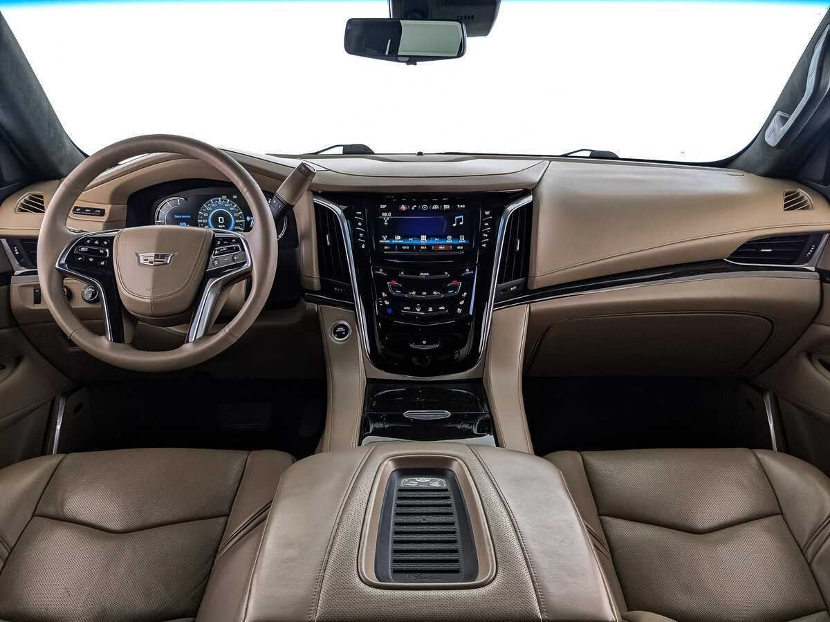 Cadillac Escalade с пробегом — 2018 год. Фото: #9