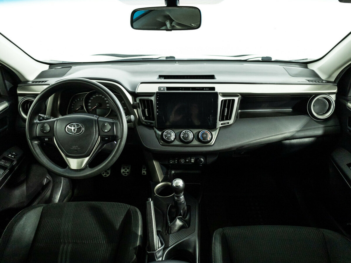 Toyota RAV4 с пробегом — 2014 год. Фото: #10