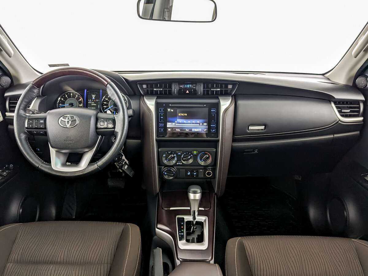 Toyota Fortuner с пробегом — 2018 год. Фото: #11
