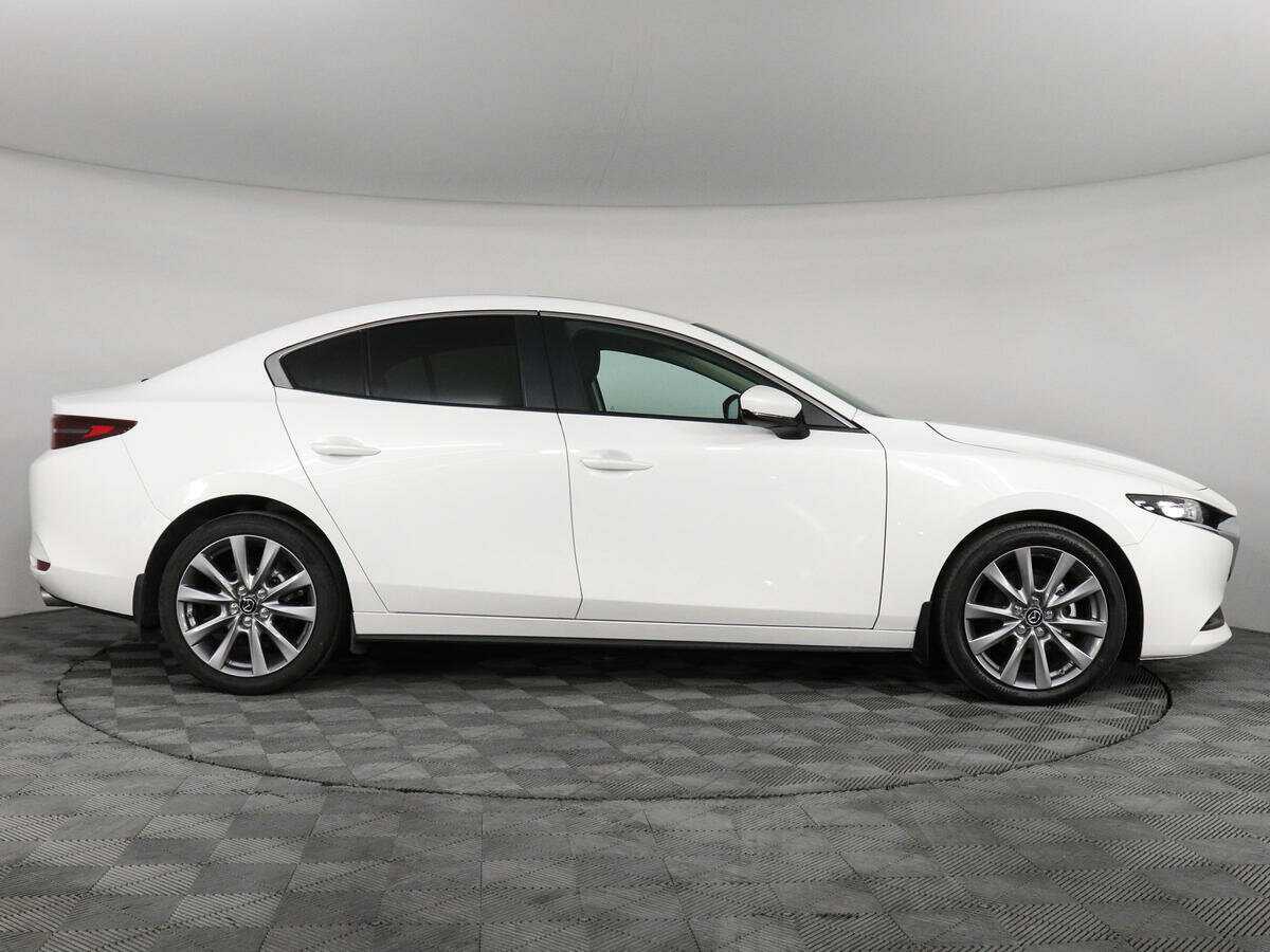 Mazda 3 с пробегом — 2022 год. Фото: #3