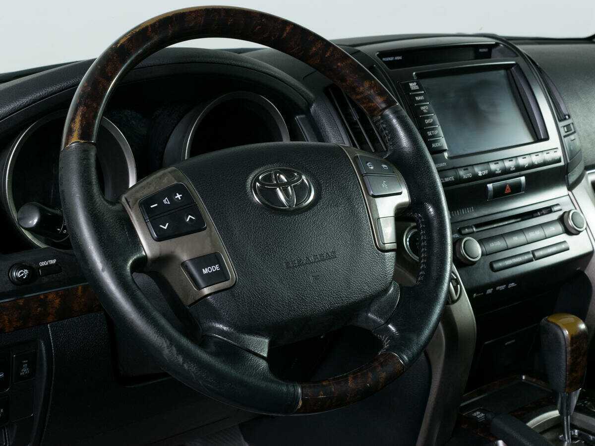 Toyota Land Cruiser с пробегом — 2011 год. Фото: #15