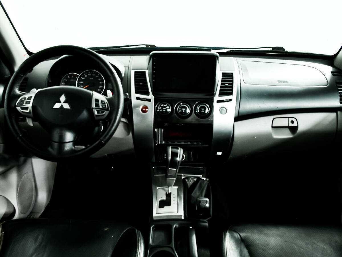 Mitsubishi Pajero Sport с пробегом — 2010 год. Фото: #10