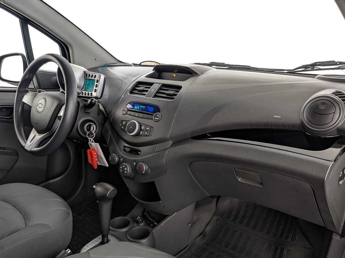 Chevrolet Spark с пробегом — 2011 год. Фото: #12