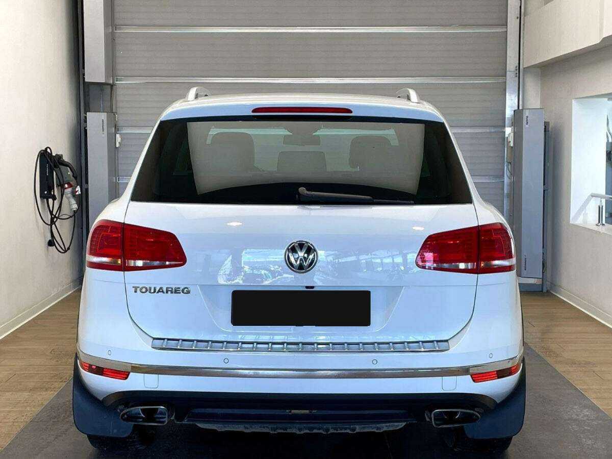 Volkswagen Touareg с пробегом — 2015 год. Фото: #4