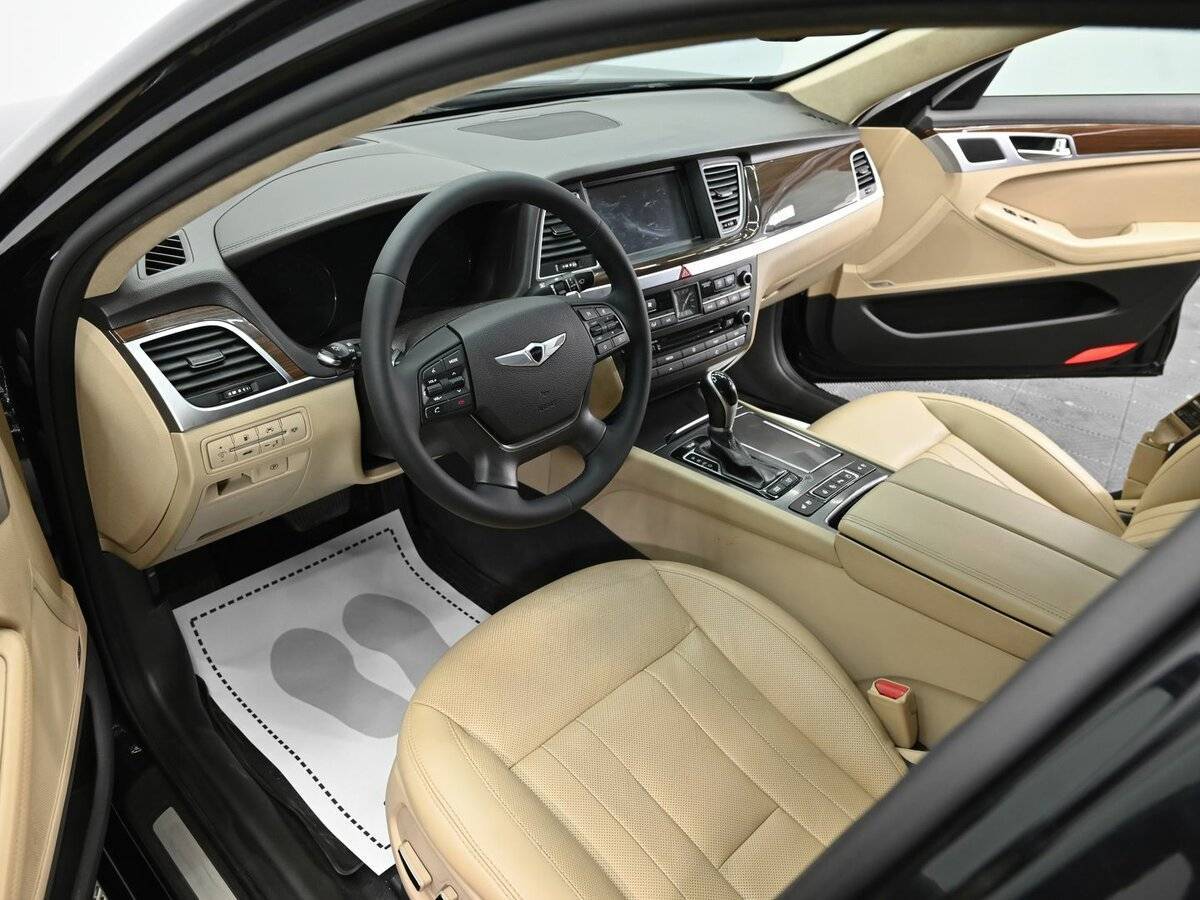 Hyundai Genesis с пробегом — 2016 год. Фото: #7