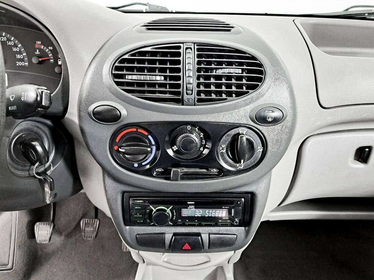 Lada (ВАЗ) Kalina с пробегом — 2011 год. Фото: #14