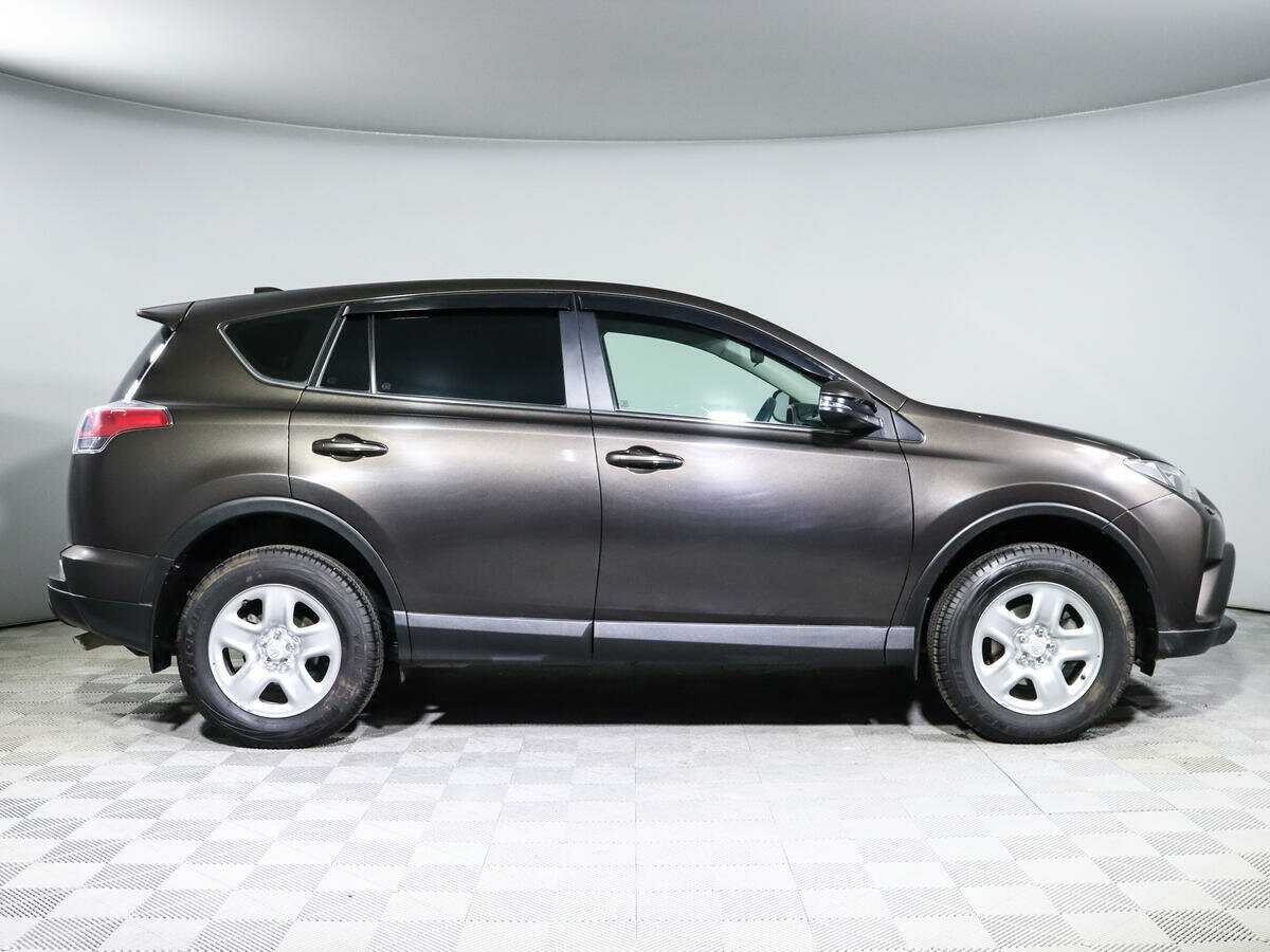 Toyota RAV4 с пробегом — 2018 год. Фото: #3