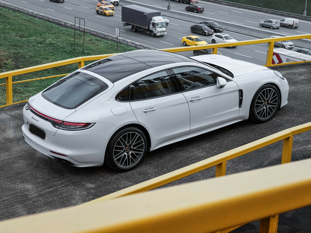 Porsche Panamera с пробегом — 2022 год. Фото: #5