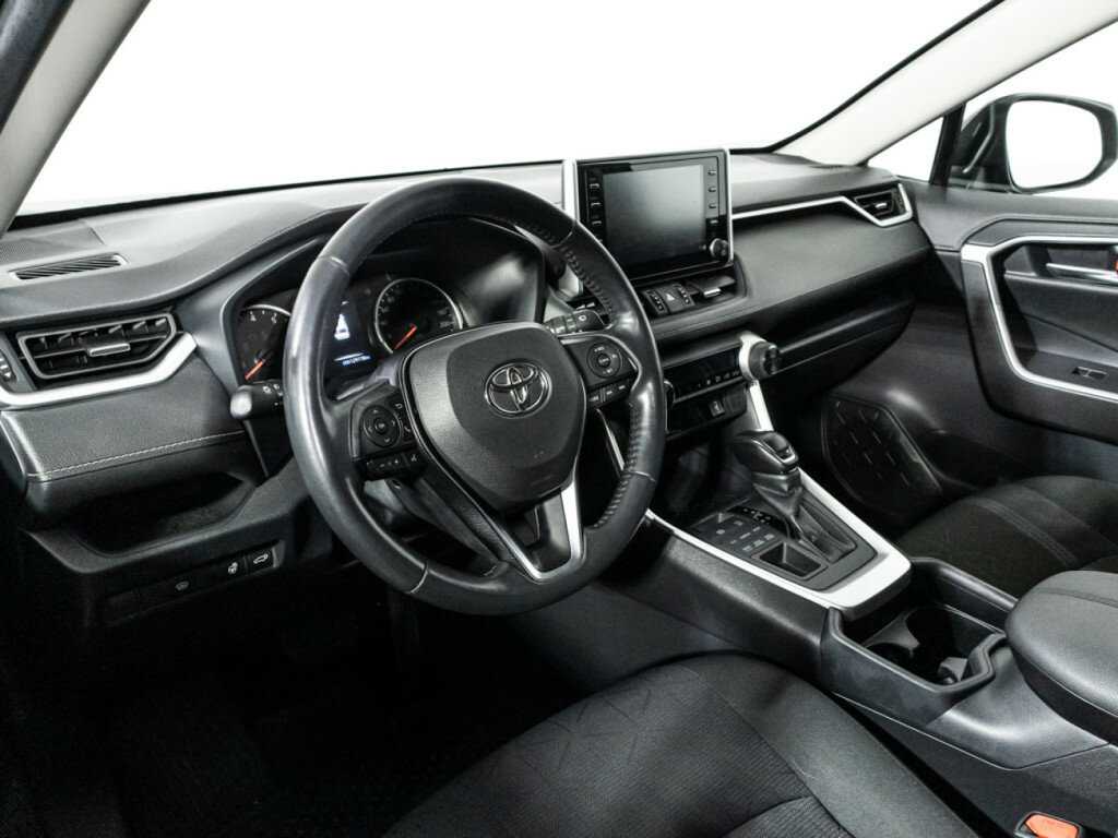 Toyota RAV4 с пробегом — 2020 год. Фото: #10