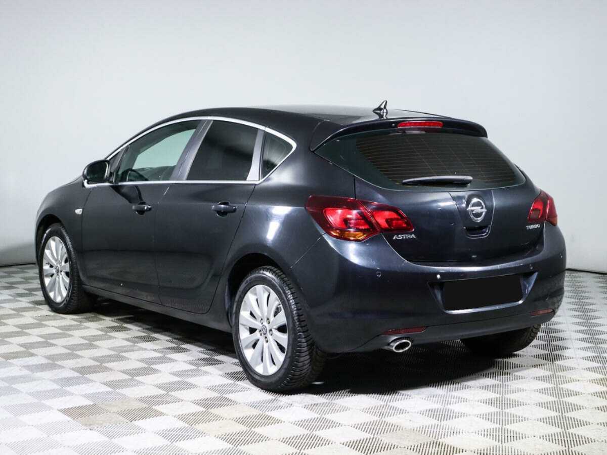 Opel Astra с пробегом — 2011 год. Фото: #5