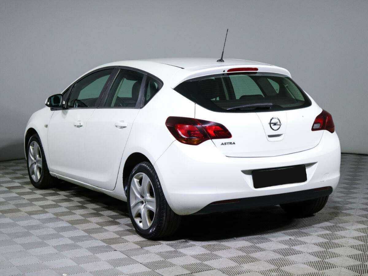 Opel Astra с пробегом — 2012 год. Фото: #5
