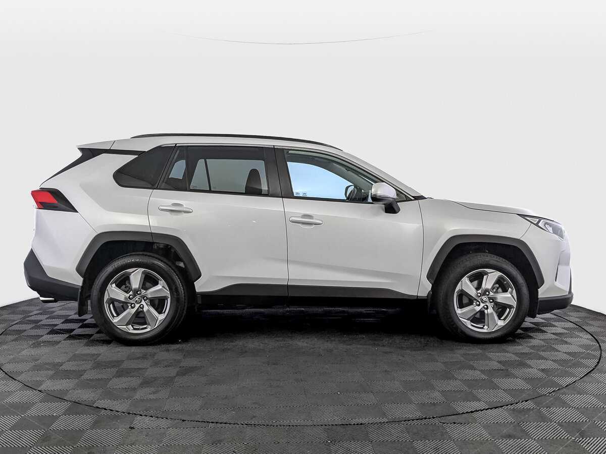 Toyota RAV4 с пробегом — 2021 год. Фото: #3
