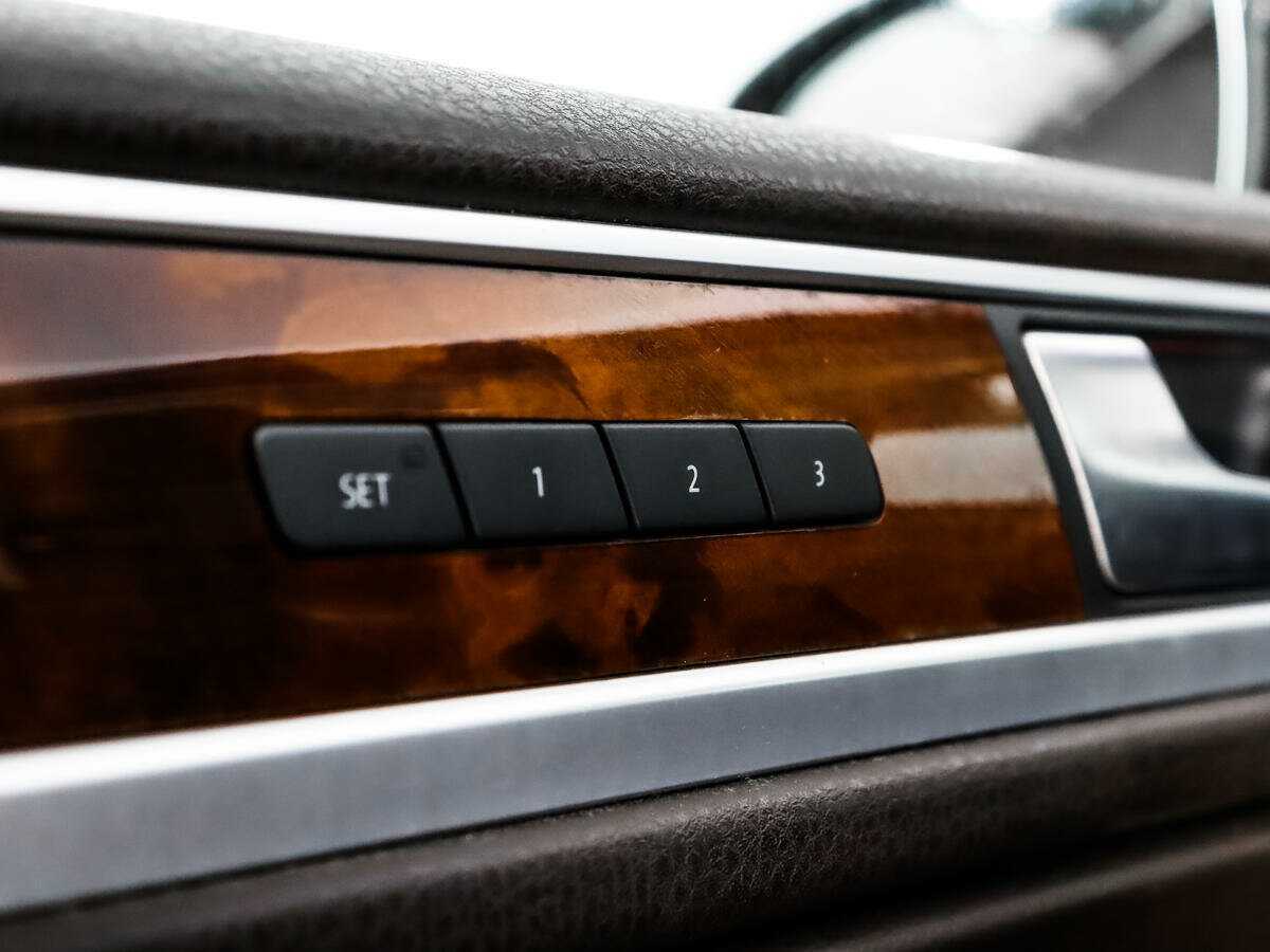 Volkswagen Touareg с пробегом — 2010 год. Фото: #9