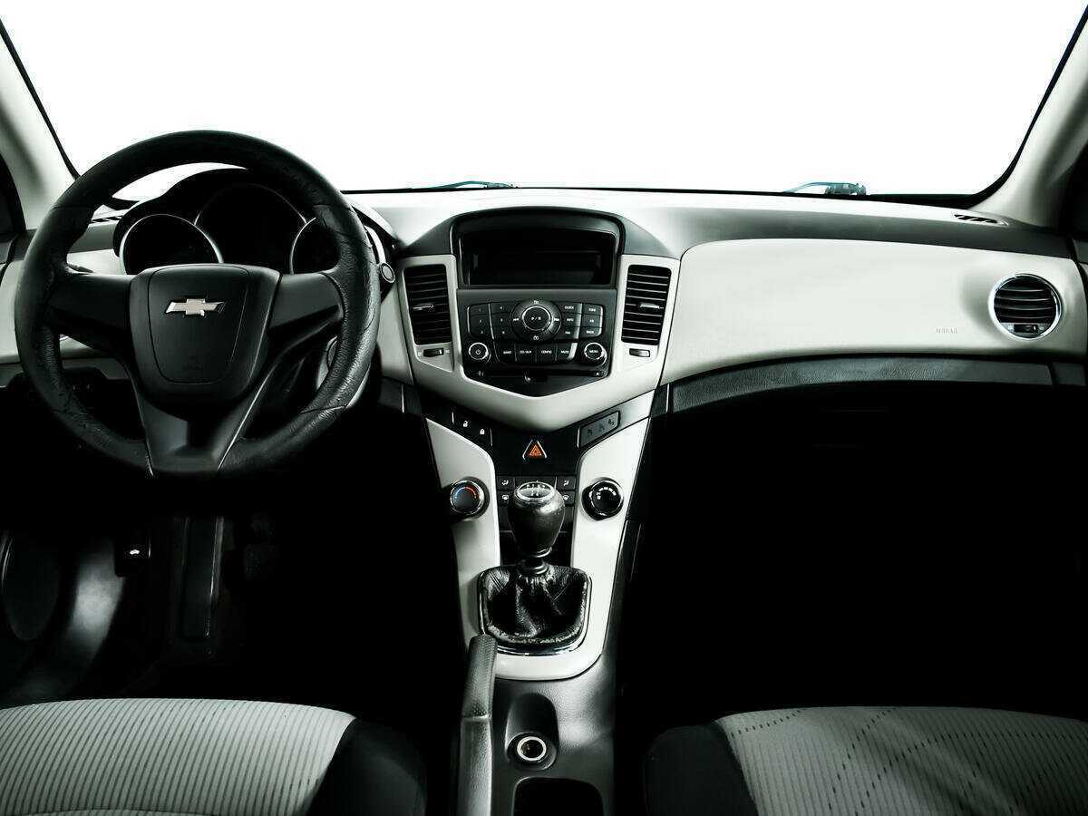 Chevrolet Cruze с пробегом — 2011 год. Фото: #10