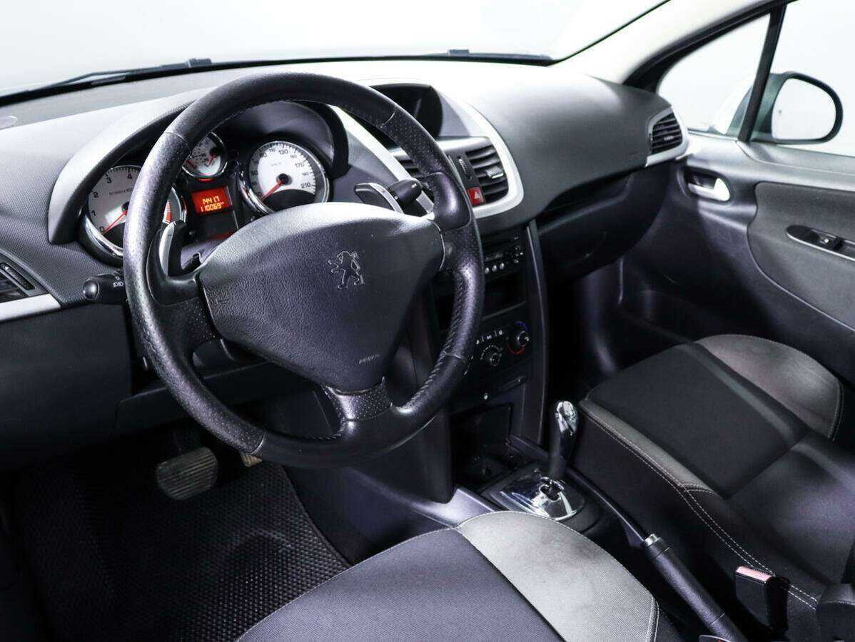 Peugeot 207 с пробегом — 2010 год. Фото: #11
