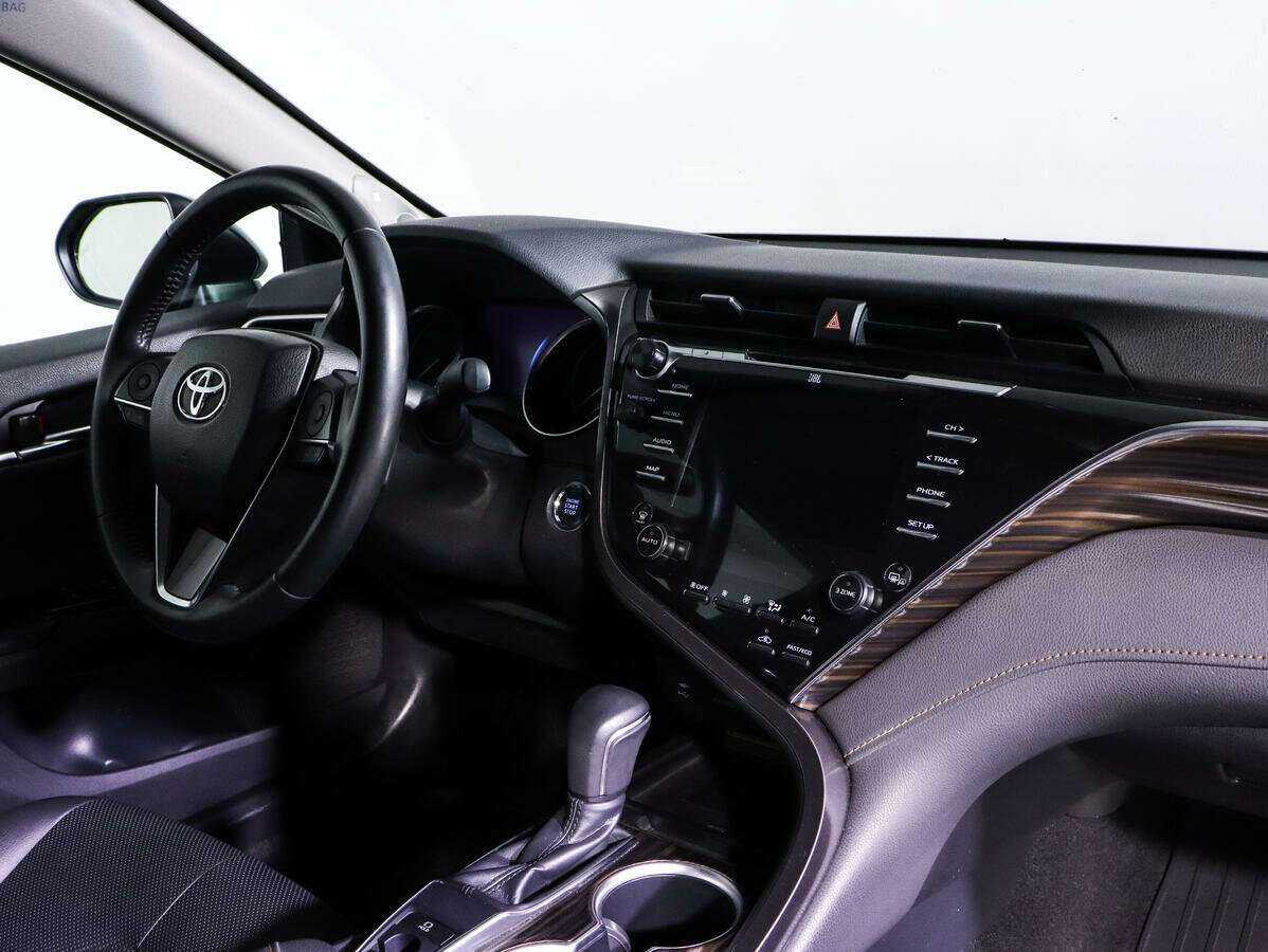 Toyota Camry с пробегом — 2018 год. Фото: #8