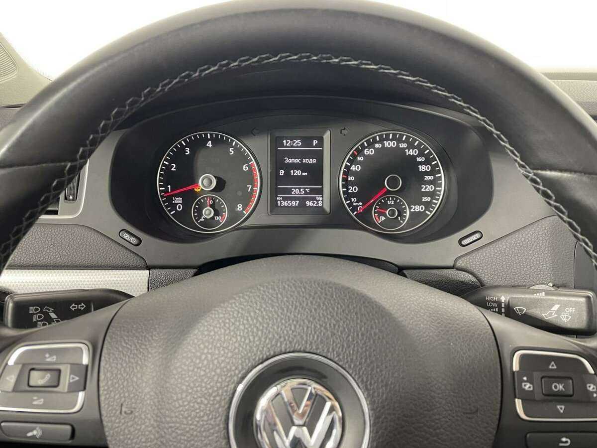 Volkswagen Jetta с пробегом — 2013 год. Фото: #10