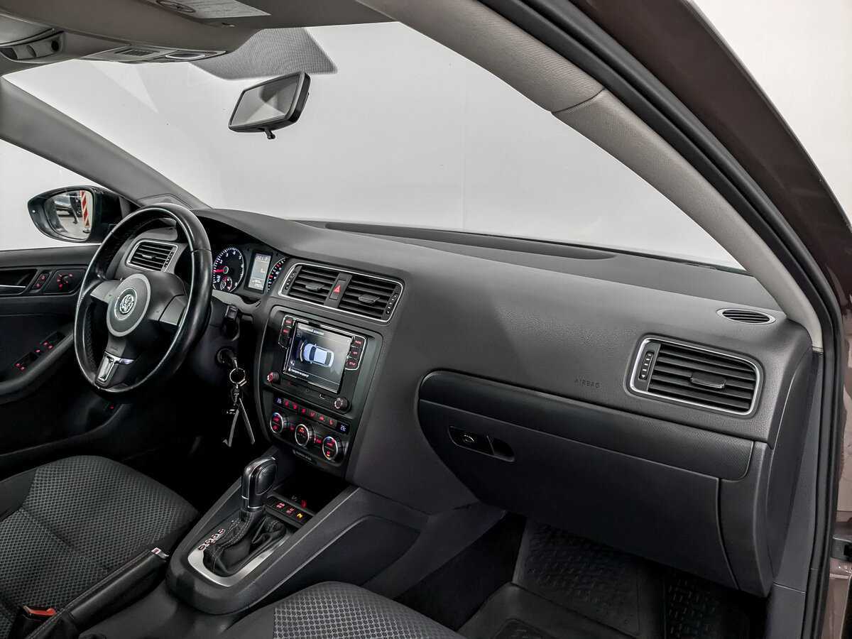 Volkswagen Jetta с пробегом — 2014 год. Фото: #10