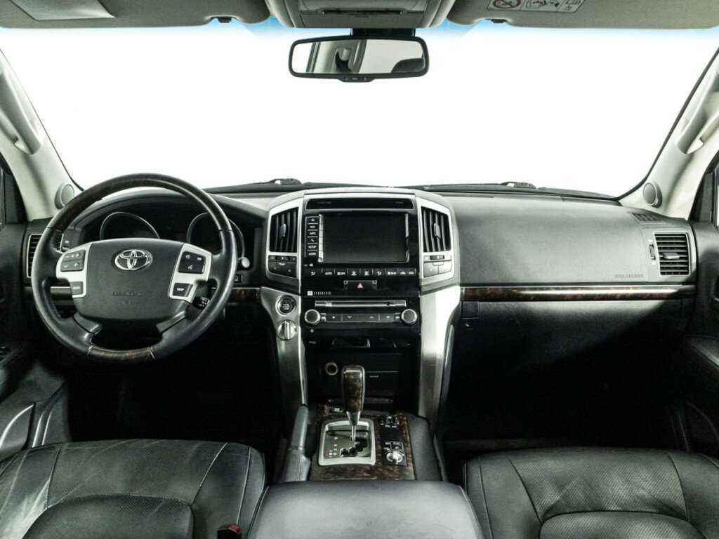 Toyota Land Cruiser с пробегом — 2013 год. Фото: #12