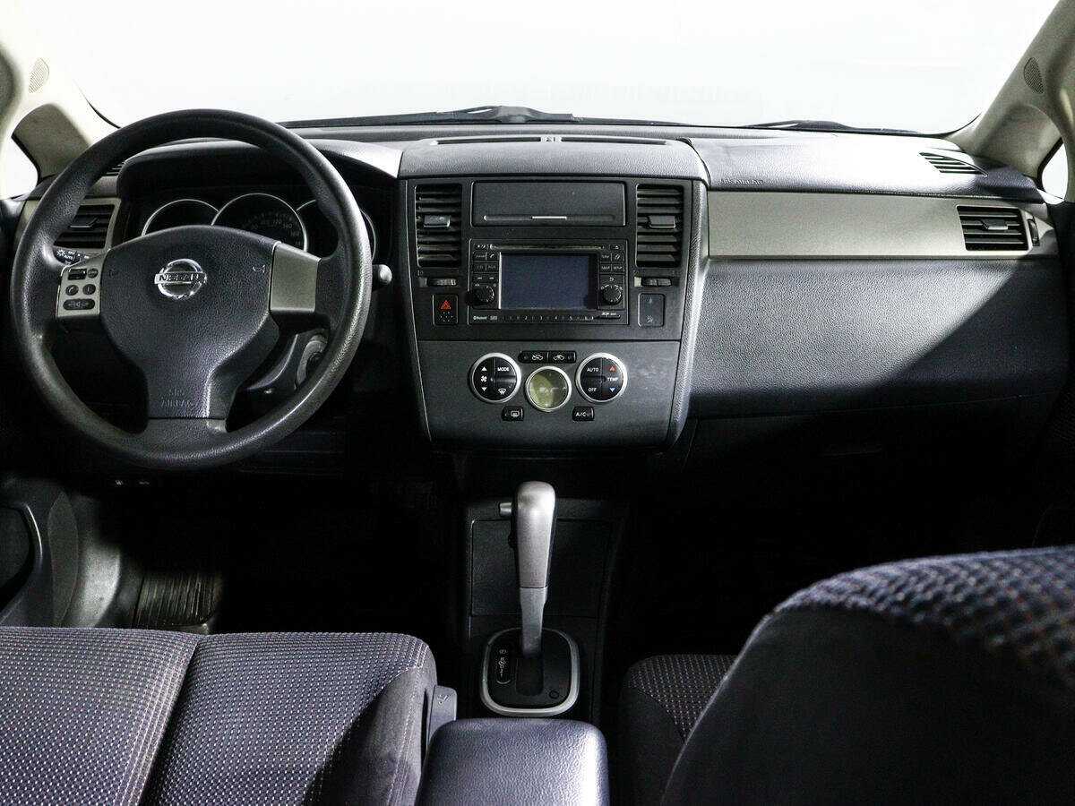 Nissan Tiida с пробегом — 2011 год. Фото: #11