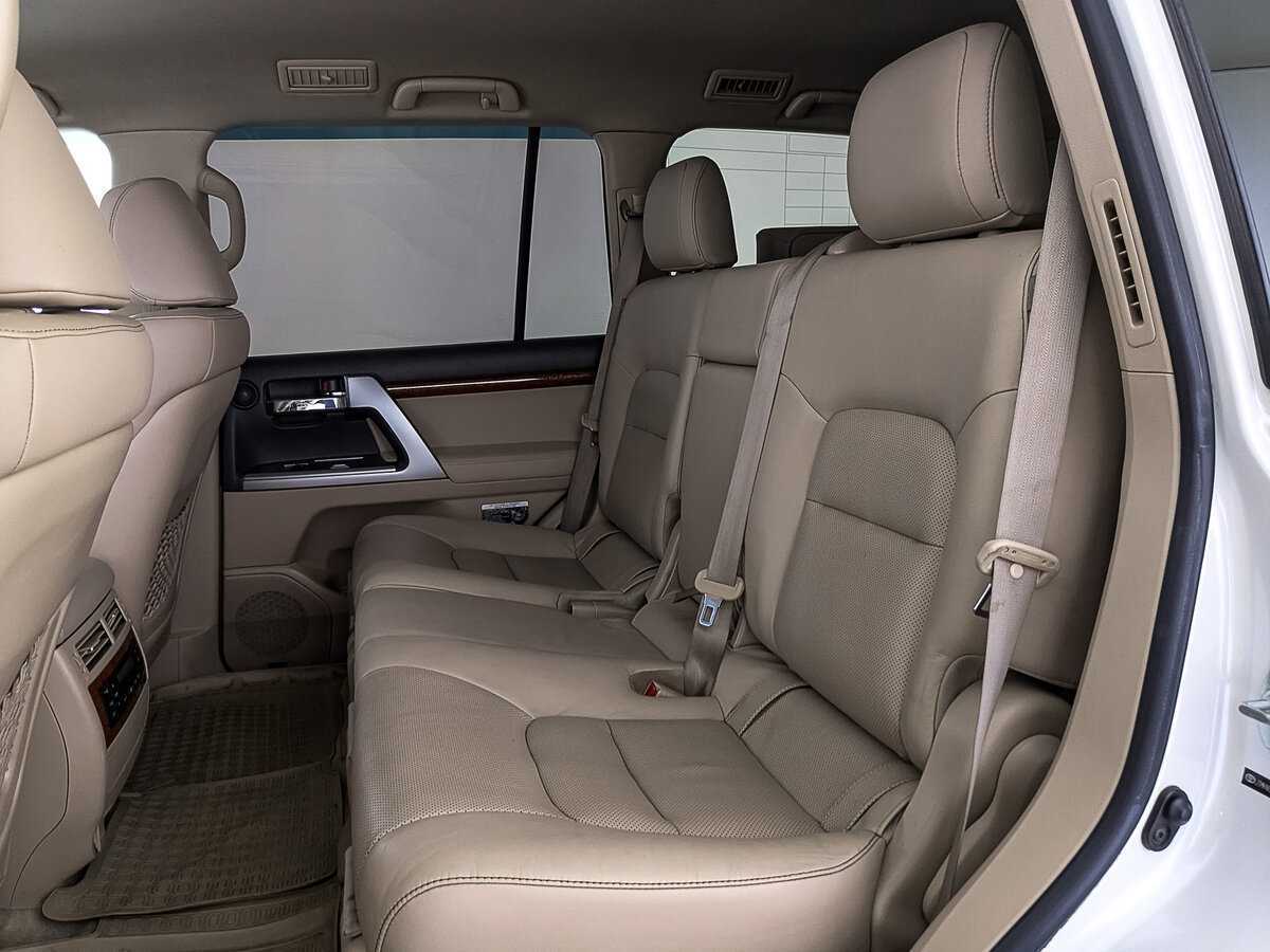 Toyota Land Cruiser с пробегом — 2014 год. Фото: #17