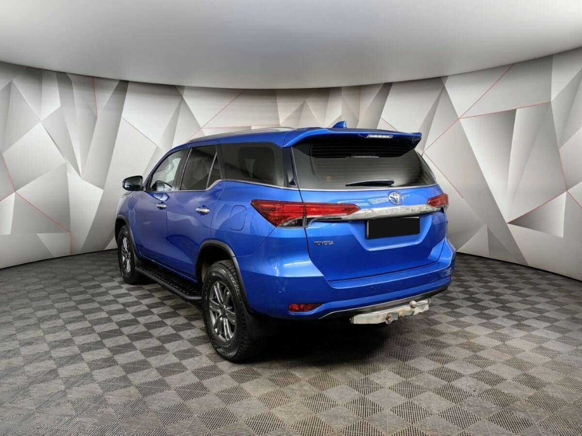 Toyota Fortuner с пробегом — 2017 год. Фото: #3