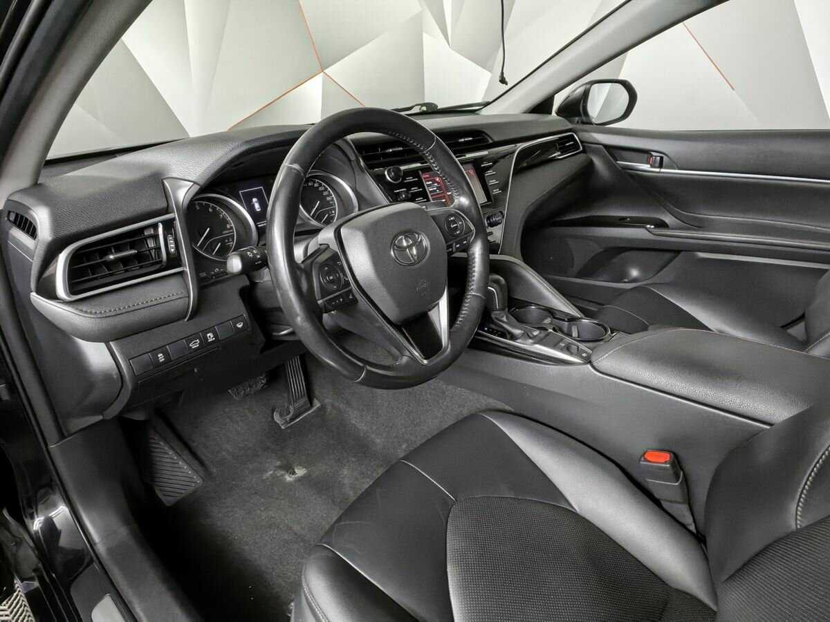 Toyota Camry с пробегом — 2019 год. Фото: #13