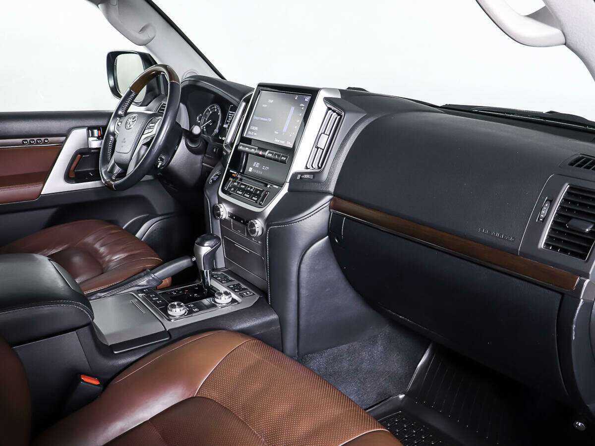 Toyota Land Cruiser с пробегом — 2016 год. Фото: #8