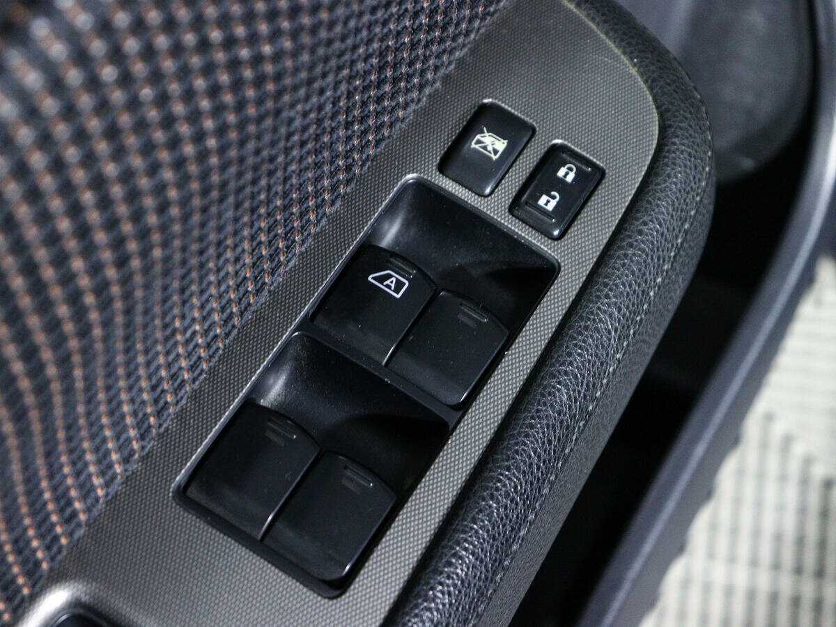 Nissan Tiida с пробегом — 2011 год. Фото: #15