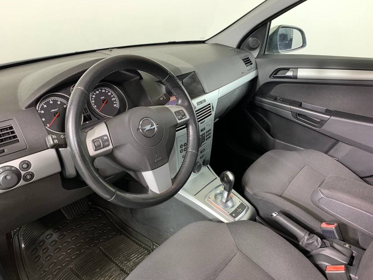 Opel Astra с пробегом — 2010 год. Фото: #10