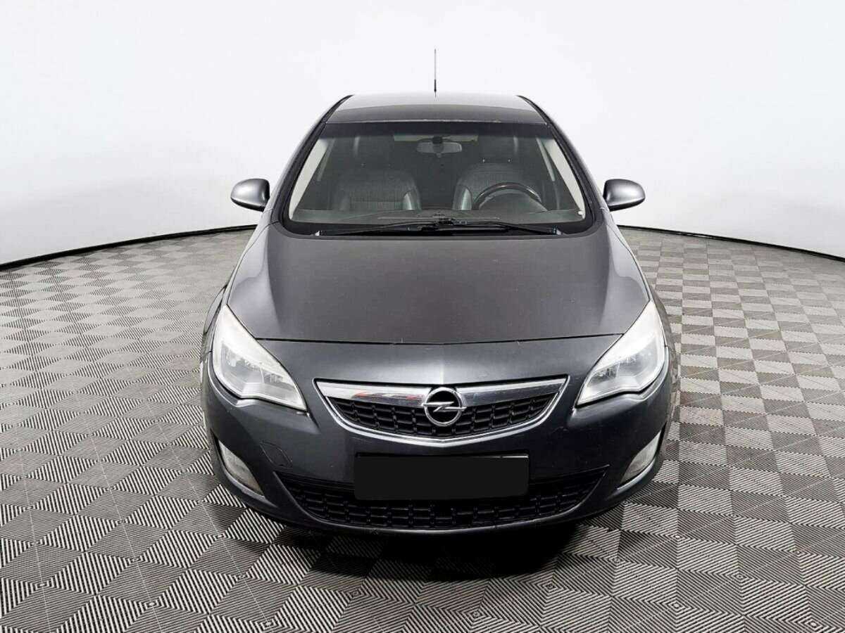 Opel Astra с пробегом — 2011 год. Фото: #1