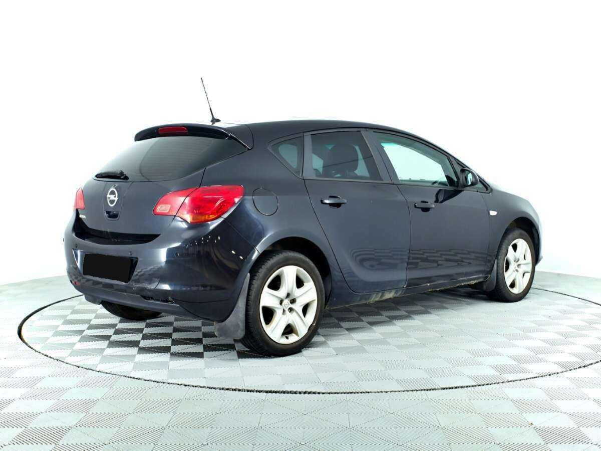 Opel Astra с пробегом — 2011 год. Фото: #4